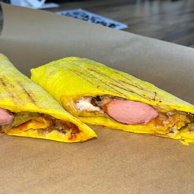 Классический в сырном лавашев Burritos по цене 240 ₽