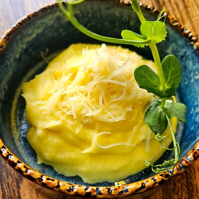 Картофель с пармезаном в RestoРай по цене 390 ₽