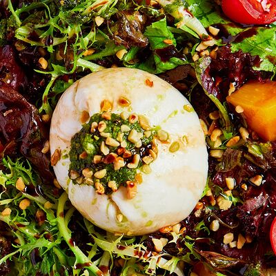 Салат Жайлау с сыром буррата в Seker по цене 4945 ₸