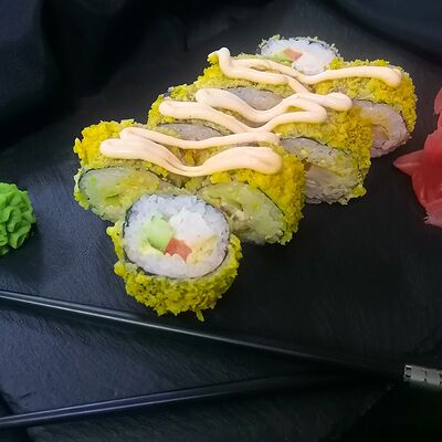 Горячий ролл Тори Хоттомаки в Sushiko по цене 599 ₽