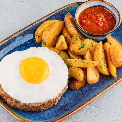 Бифштекс из рубленой говядины в Табаско по цене 790 ₽