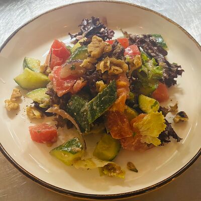 Грузинский салат в Entree по цене 630 ₽