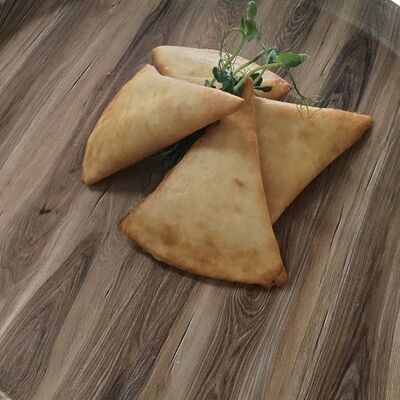 Эмпанадос с сыром и томатами в Comida Mexicana по цене 14 р.