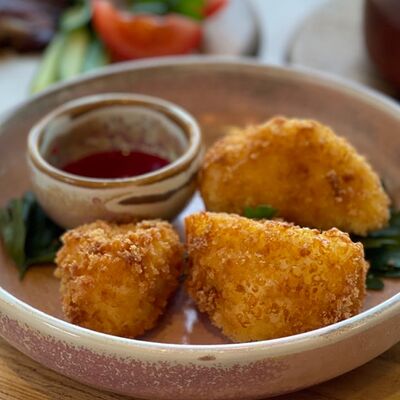 Золотистый халуми с ягодным соусом в Дади по цене 475