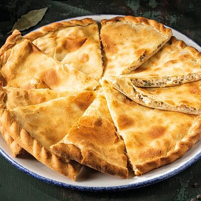 Пирог Кубдари с курицей в Джонджоли по цене 650 ₽