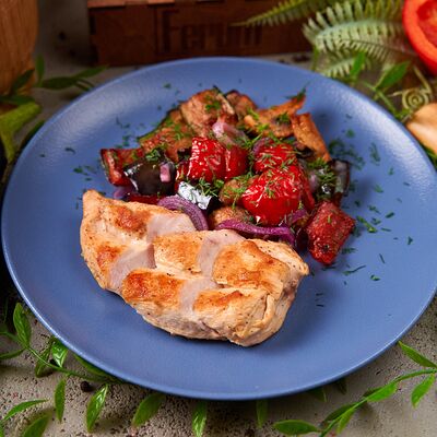 Куриное филе с овощным соте в Рестобар Ферум по цене 370