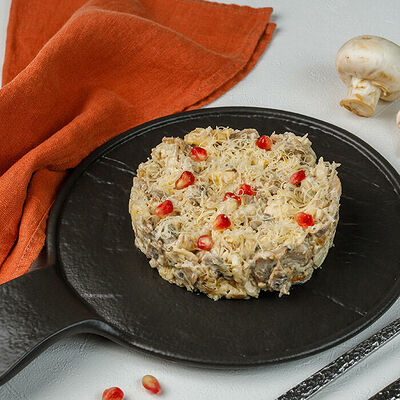 Зимний салат с курицей и шампиньонами в МИЛТИ по цене 352 ₽