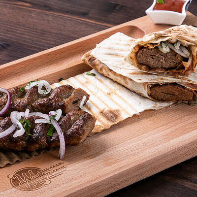 Кебаб-ролл из свинины в Шашлык-Машлык по цене 384 ₽