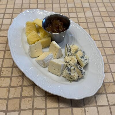 Горгонзола, пармезан, бри в Мари по цене 690 ₽