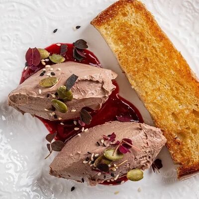 Паштет из цесарки с малиновым соусом в Avgust13 по цене 850 ₽