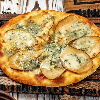 Хачапури с пикантным сыром и грушей в Тут харчо по цене 755 ₽