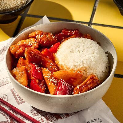 Курица в кисло-сладком соусе в Bao по цене 565 ₽