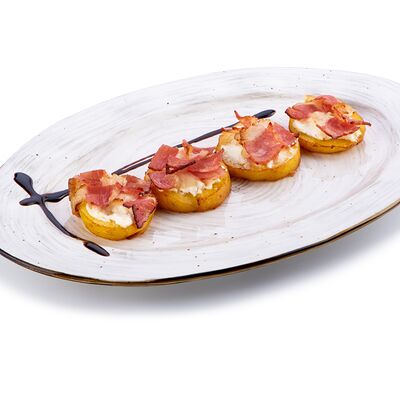 Печеный картофель в беконе с сыром рикотта в Trattoria по цене 456 ₽