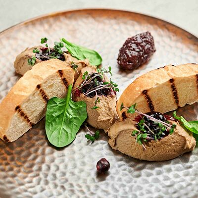 Паштет из куриной печени с трюфельным маслом и чиабаттой в Pivino по цене 380