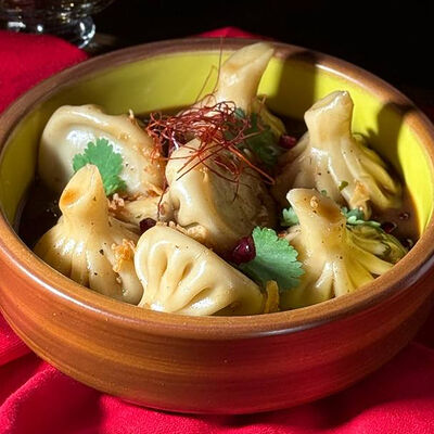 Патара хинкали с бараниной и тархуном в перечном соусе в Сулугуни по цене 529 ₽