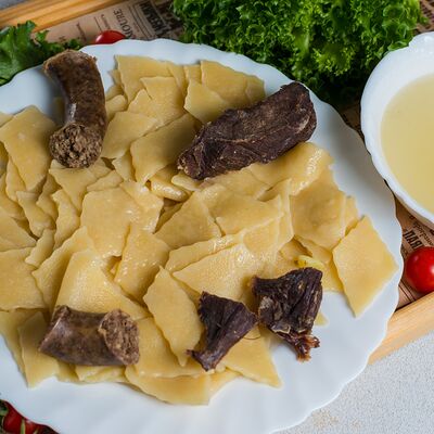 Хинкал лезгинский тонкий с сушеным мясом и колбасойв Пироги чуду по цене 1000 ₽