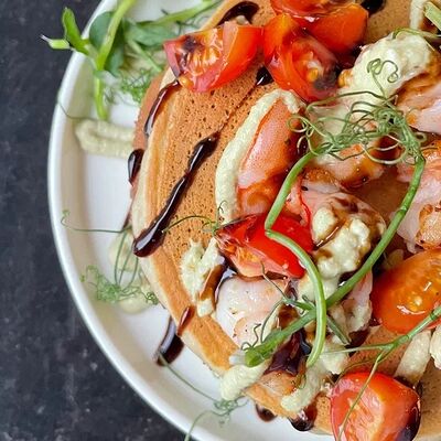 Гуакамоле с креветочкой в Albert coffee по цене 590 ₽