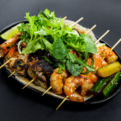 Ассорти шашлычков из морепродуктов в Rast Pub по цене 1590 ₽