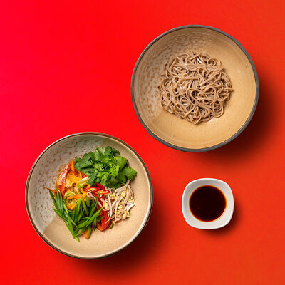 Вок с курицей, гречневой соба и соусом терияки в VASILCHUKI Chaihona №1 по цене 410