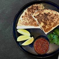 Кесадилья с куриным шашлыком, грибами, ананасами и кукурузой в Duner на углях