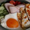 Гречка-боул с пармезаном, овощами, жареным халуми, индейкой и яйцом в Эрме Кофейня-кондитерская по цене 1100