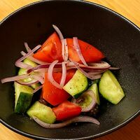 Овощной салат в VinBurger