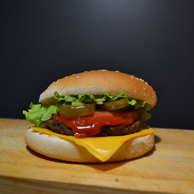 Тейсти бургер острый в HotDogger на Белорусской по цене 515 ₽