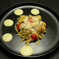 Wok с курицей в соусе песто в Testoo