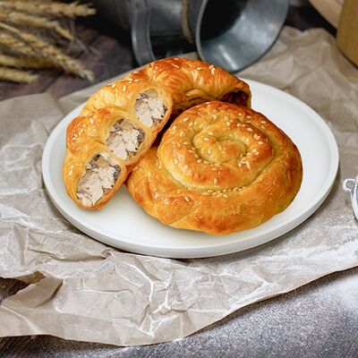 Бурек с курицей в Робин Сдобин по цене 115 ₽