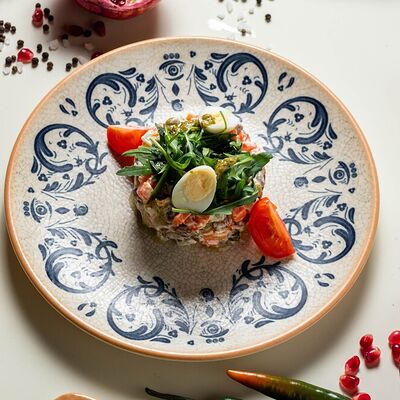 Оливье с телячьими щечками в Бакладжан по цене 610 ₽