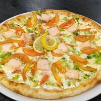 Пицца с семгой и брокколи в Чиполетти