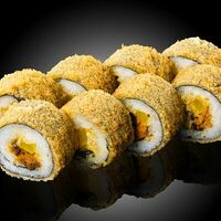 Горячий ролл с мидиями в Sushi & More