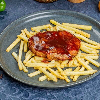 Стейк свиной BBQ с картофелем фрив Космос по цене 550 ₽
