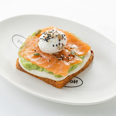 Авокадо тост c яйцом пашот и лососем на безглютеновом хлебе в Nothing Fancy по цене 1050 ₽