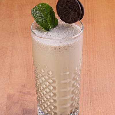 Молочный коктейль кофейный с печеньками в Панчо фактори по цене 400 ₽