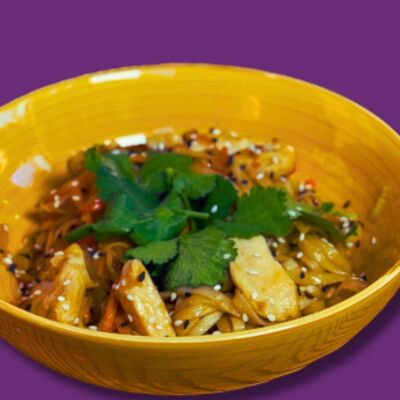 Удон с цыпленком в кисло-сладком соусе в Сакура по цене 650 ₽