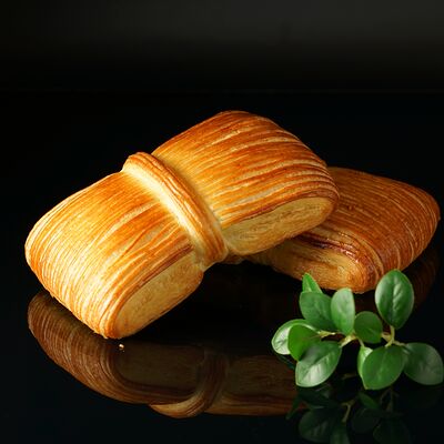 Слоёный пан с яблоком в Sweet Сoncept Кондитерская студия по цене 400 ₽