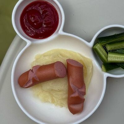 Картофельное пюре с молочной сосиской в Camon Cafe по цене 330 ₽