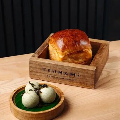 Японский хлеб с маслом нори в Tsunami по цене 430 ₽