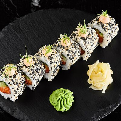 Ролл Калифорния лосось в кунжуте в Look lounge по цене 760 ₽
