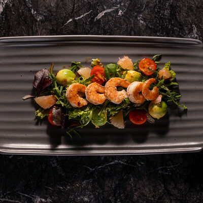 Салат с креветками и помело в Наша хвоя по цене 990 ₽