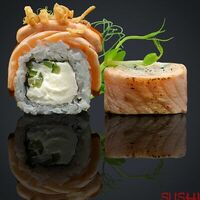 Опалённый лосось в Sushi Boom