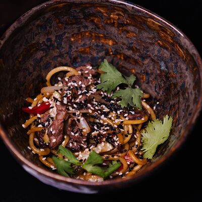 Лапша Удон с говядиной в Inside по цене 580 ₽