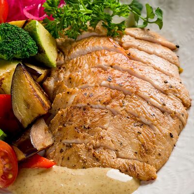 Стейк из индейки су-вид с печеными овощами в Орден по цене 900 ₽