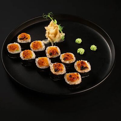 Запечённый ролл с лососем и крабом в Oji по цене 450 ₽