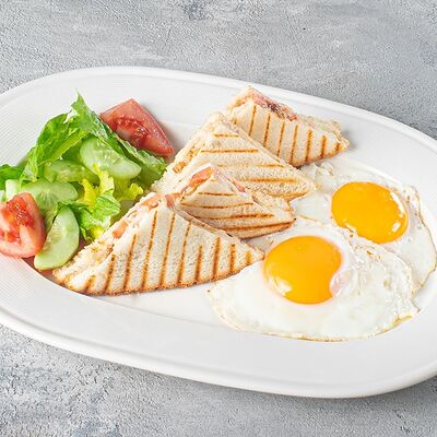 Большой завтрак с сэндвичем из индейки в Кэрри по цене 490 ₽