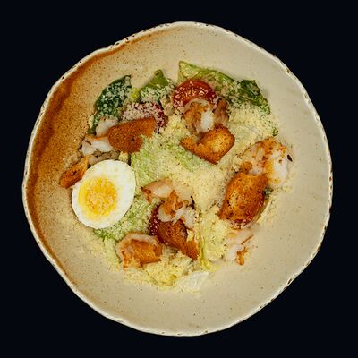 Цезарь с тигровыми креветками в Goodson bar по цене 670 ₽