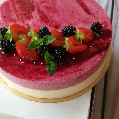Торт Ягодный мусс в King Dessert по цене 232 ₽