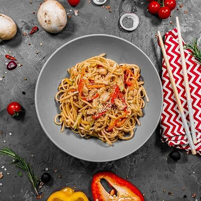 Вок с курицей в Суши Пати по цене 450 ₽