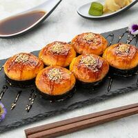 Запеченный ролл с крабом в Sushi White Lux